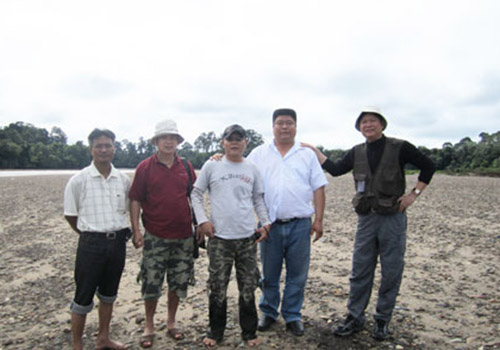 在印尼礦區留影 