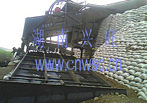 振動(dòng)選金溜槽 蒙古 安裝現場(chǎng)